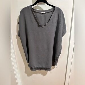 Great gray flowy top